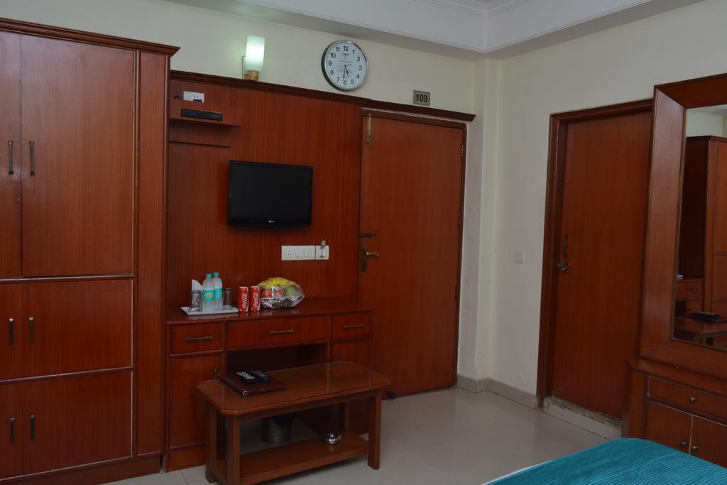 โฮเทล วิชัล เรซิเดนซี่ Hotel นิวเดลี ภายนอก รูปภาพ
