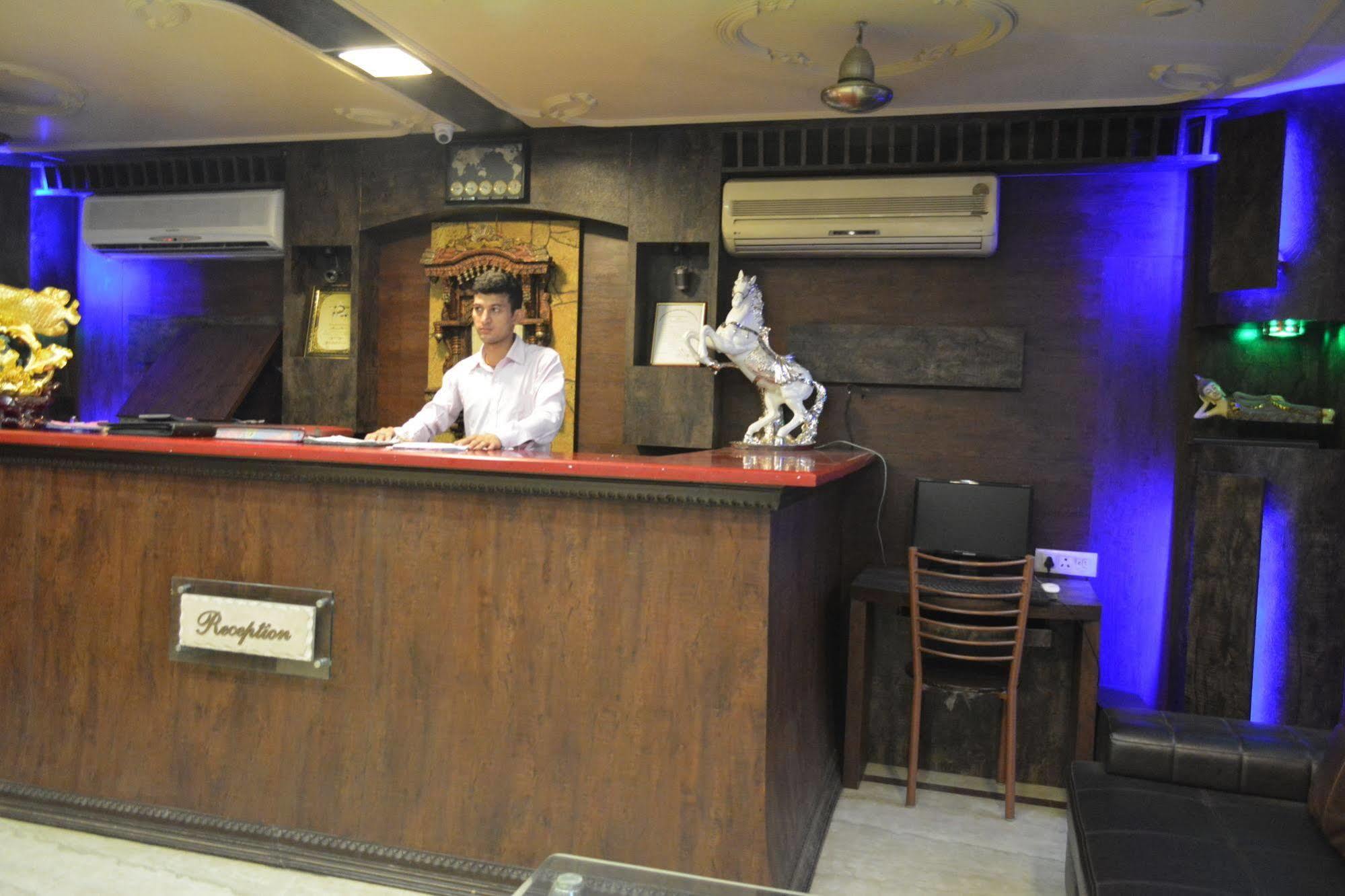 โฮเทล วิชัล เรซิเดนซี่ Hotel นิวเดลี ภายนอก รูปภาพ