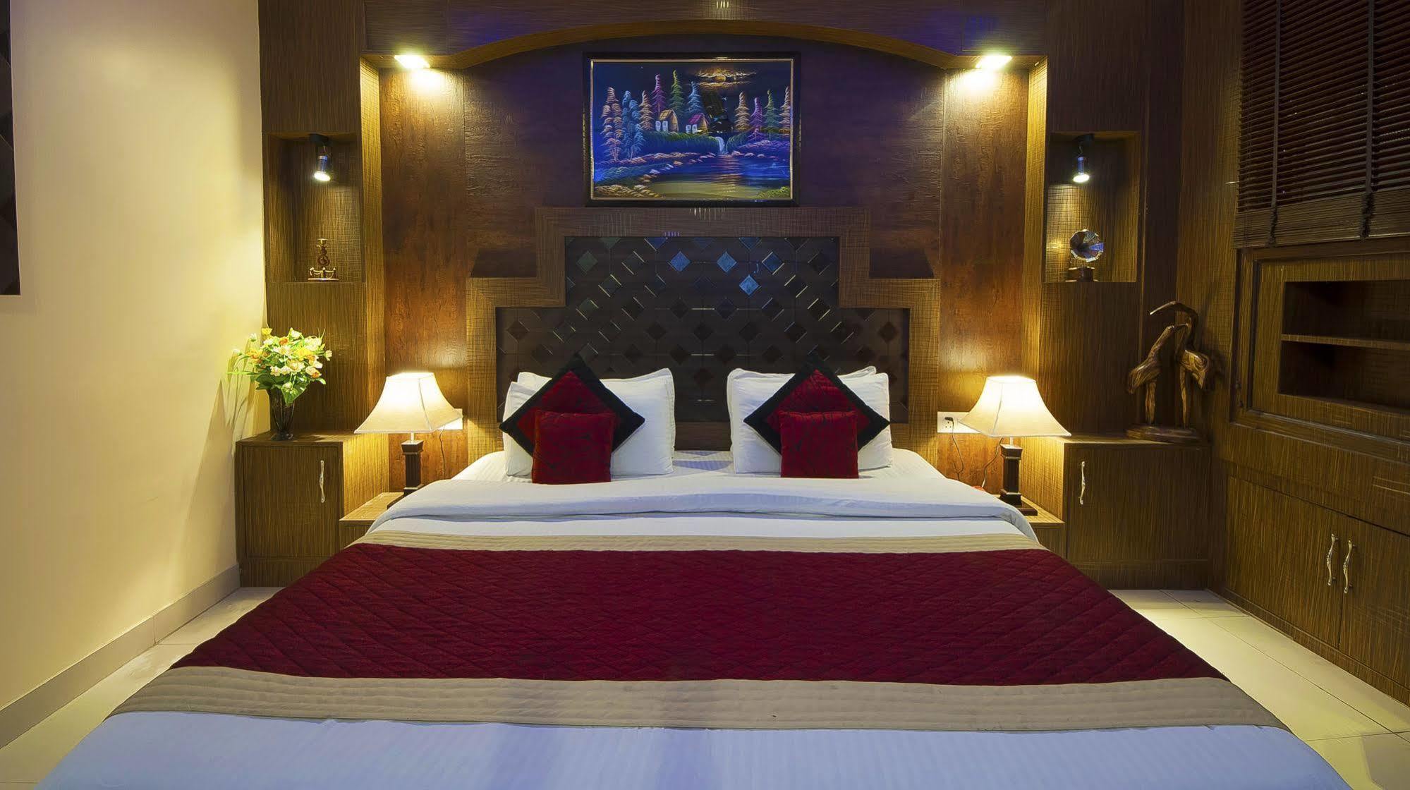 โฮเทล วิชัล เรซิเดนซี่ Hotel นิวเดลี ภายนอก รูปภาพ