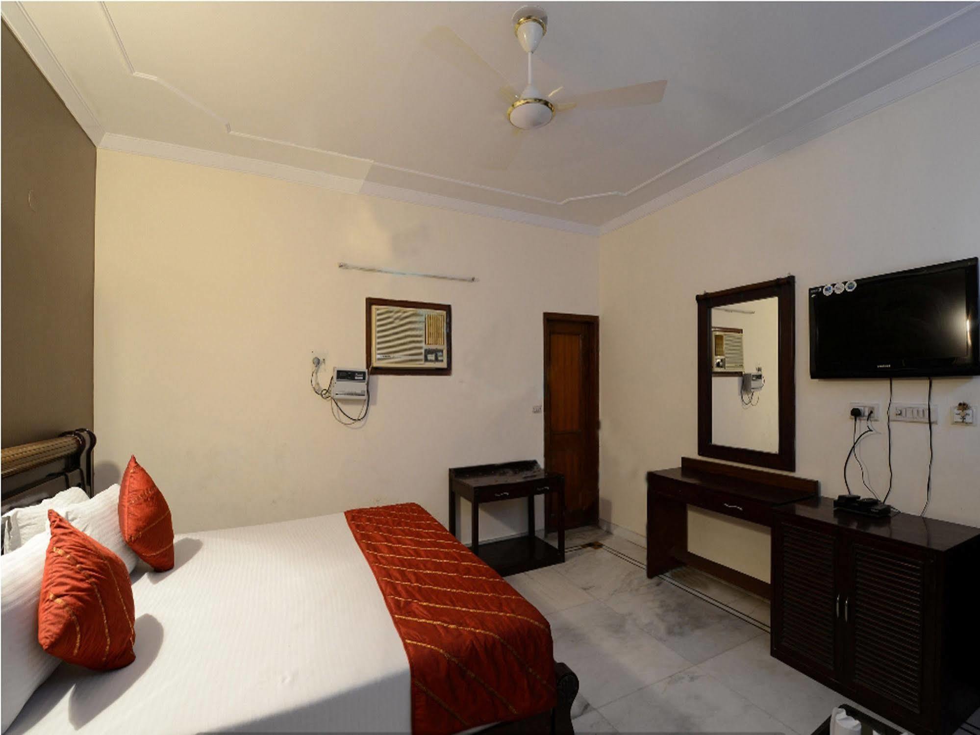 โฮเทล วิชัล เรซิเดนซี่ Hotel นิวเดลี ภายนอก รูปภาพ